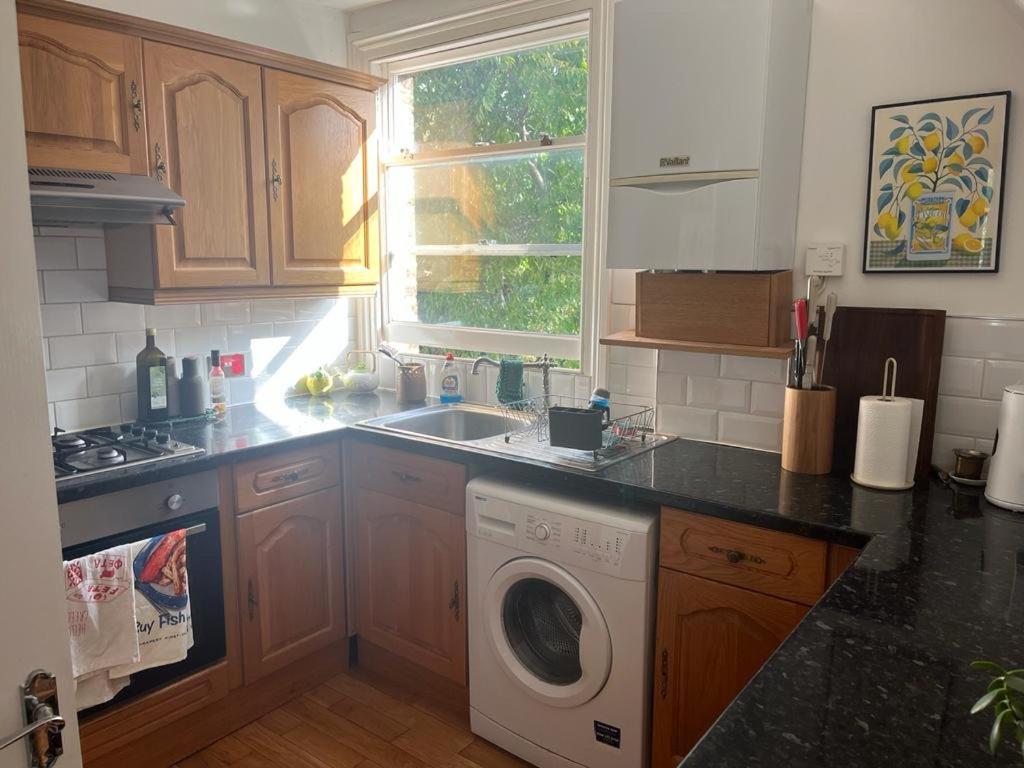 2 Bedroom Top Floor Flat, West Dulwich Free Street Parking London Exterior photo
